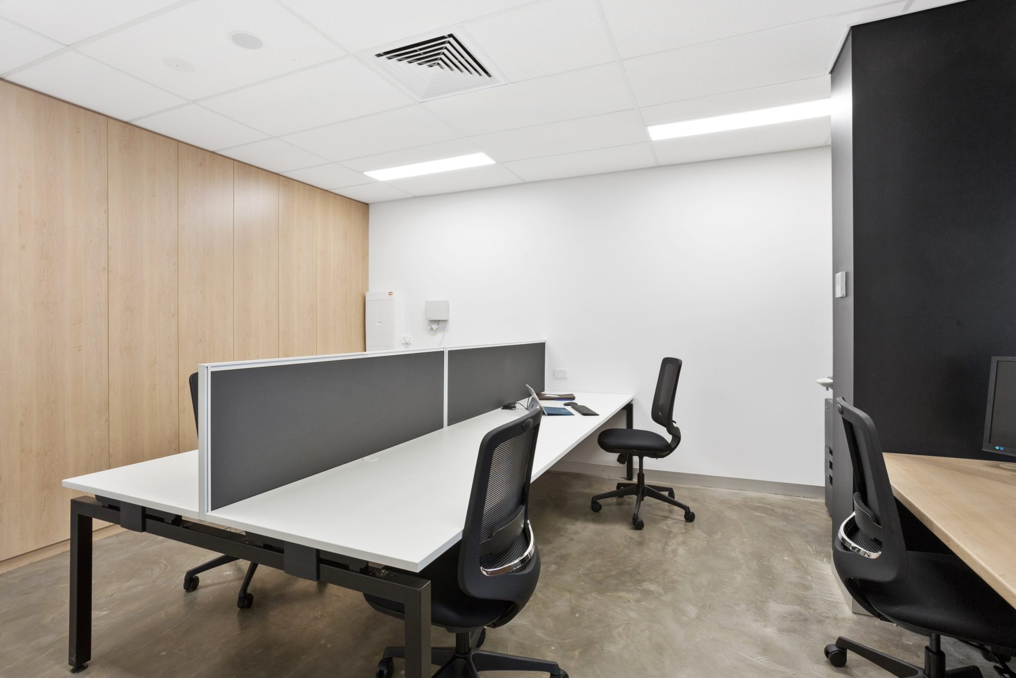 Portfolio-Southbank-Office-HiRes-08